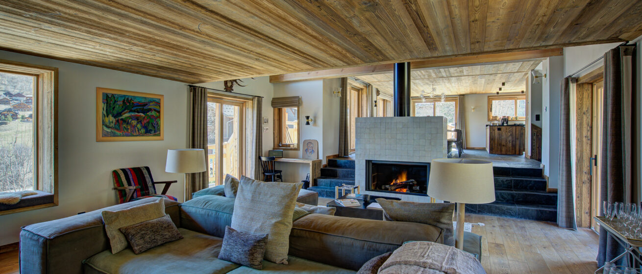 Chalet Bergeronnette, Meribel - living area with comfy sofas and fire